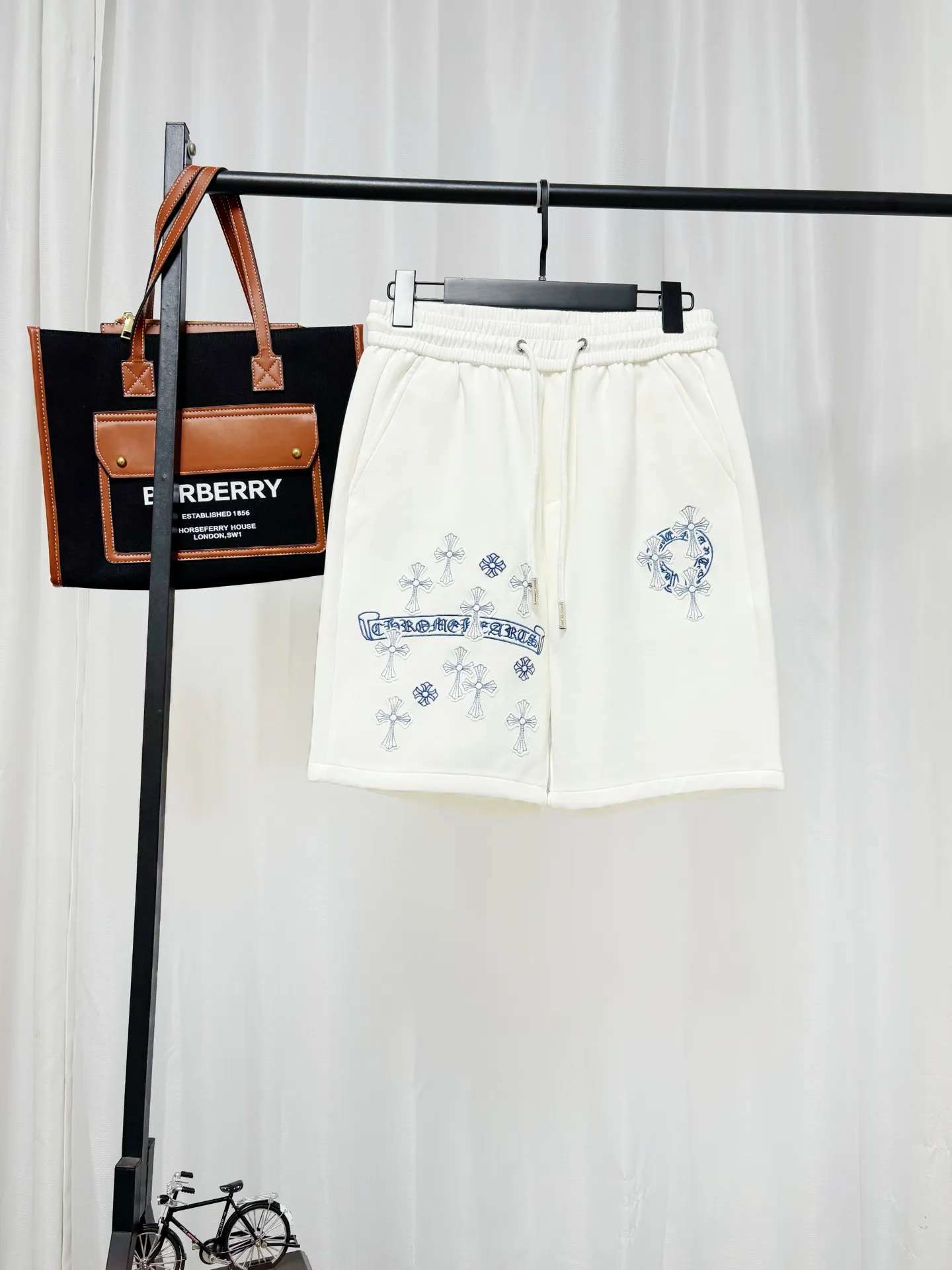 Chrome Hearts Blue ， + ， 。 ， ， 、 ， ； ， ， ， ， 。 ， ， Breathable ， White 。 Blue Classic ， ， 。 、 、 ， Versatile， 、 ， 。 Size M-3XL